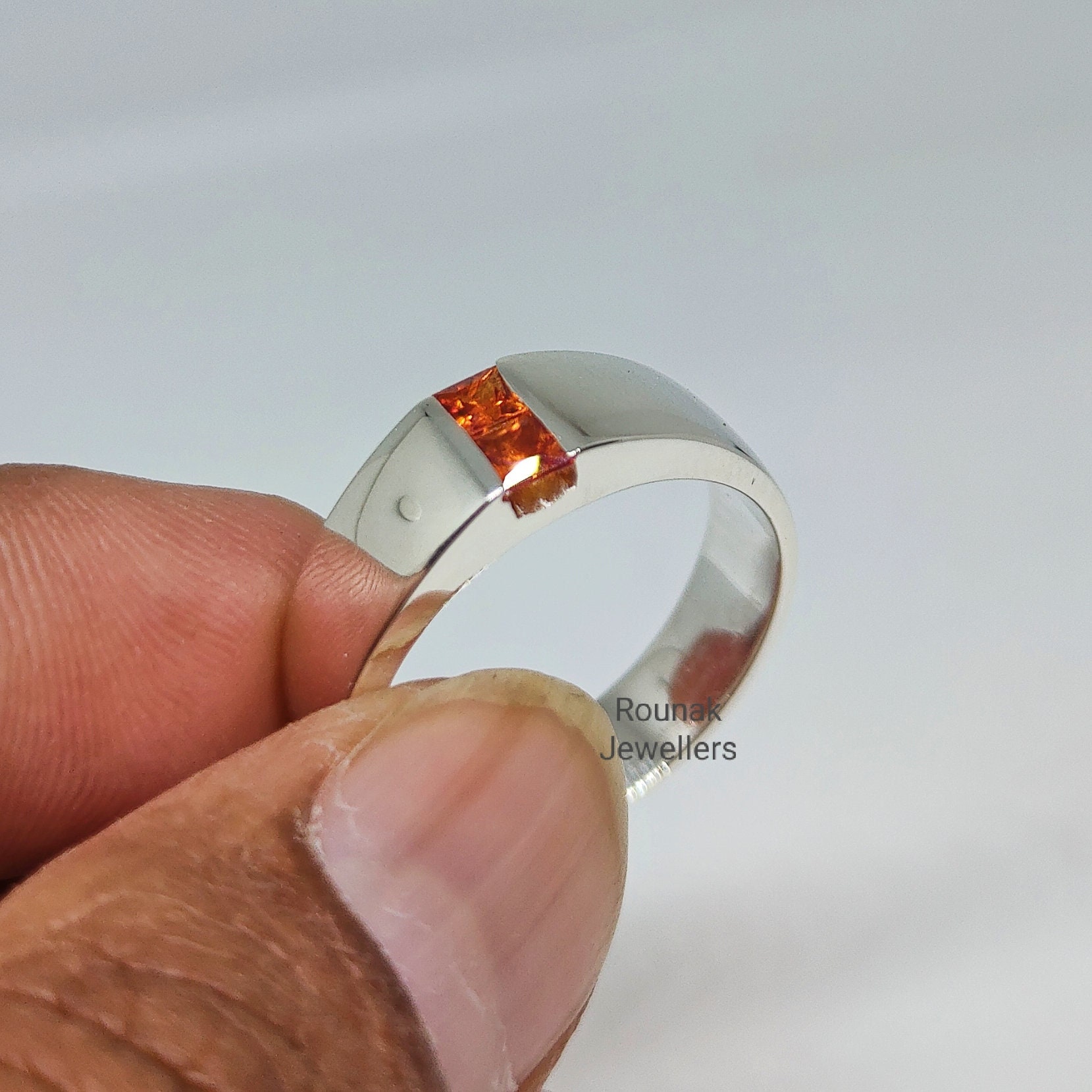 Natürlicher Orange Saphir Ring, Minimalist 925 Silber Edelstein Band Princess Cut Ring Geburtstag Geschenk Ring von RounakJewellers