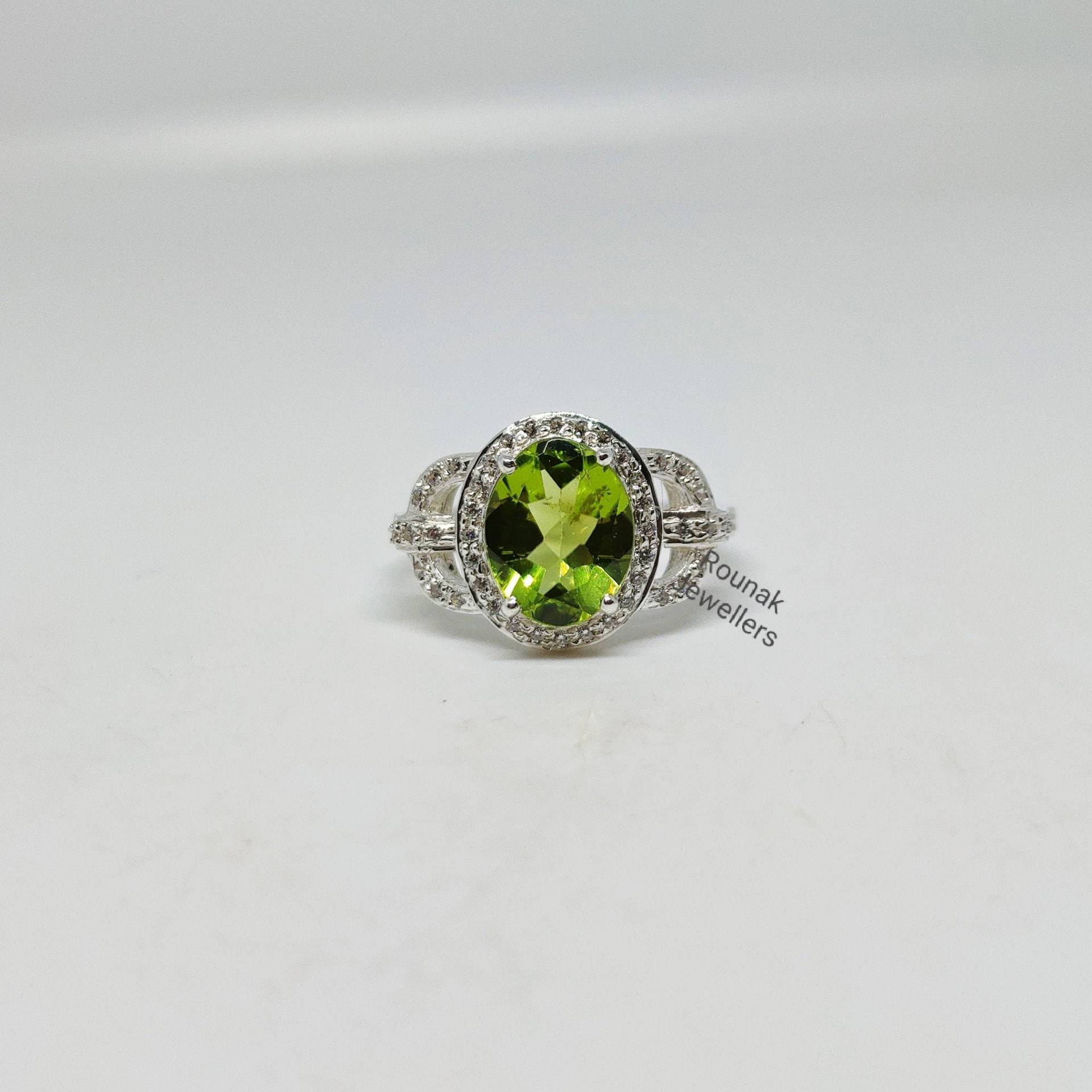 Natürlicher Peridot Ring, Art Deco Schmuck August Geburtsstein Designer Grüner Edelstein 92, 5 Silber Verlobungsring von RounakJewellers