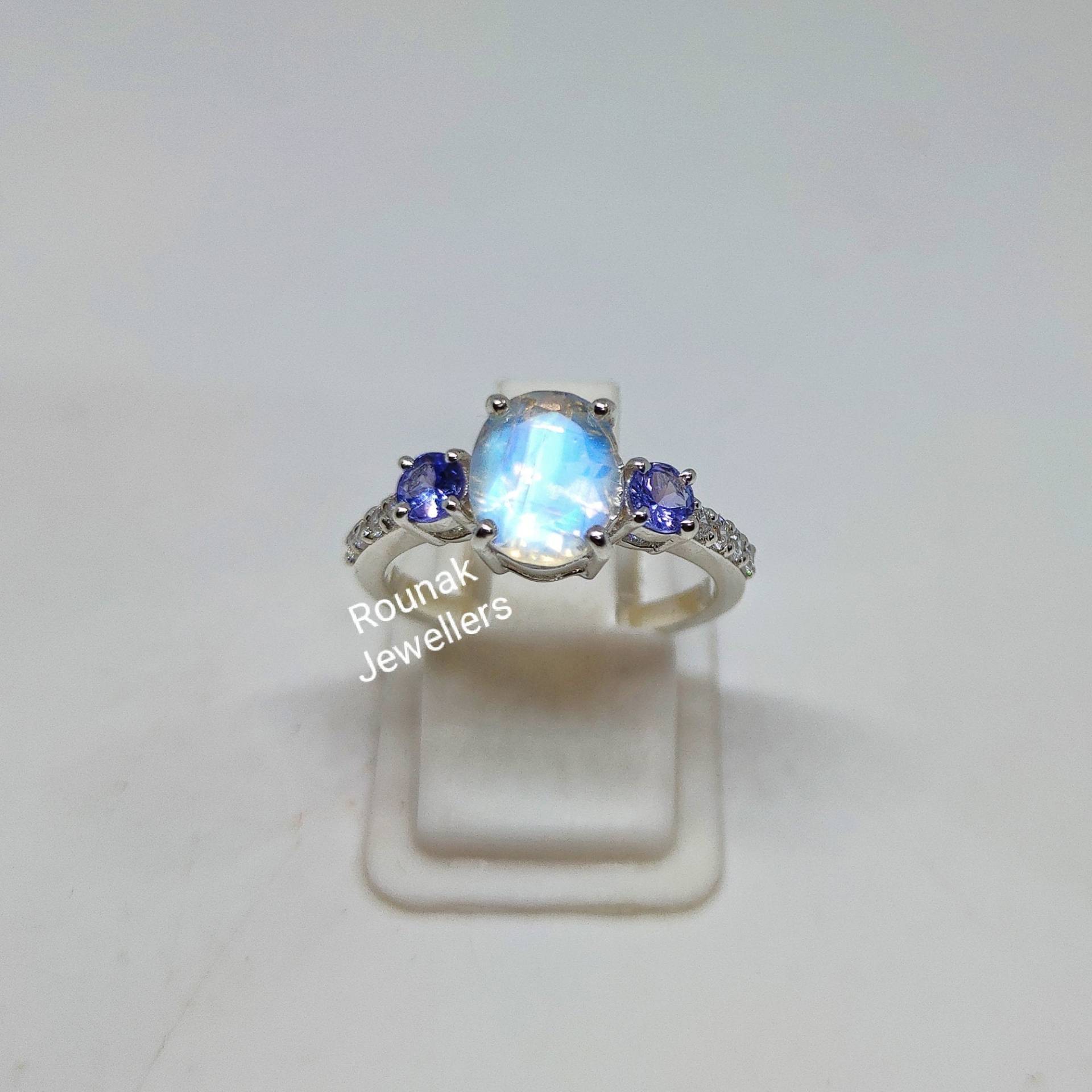 Natürlicher Regenbogen Mondstein Ring, Minimalist Tansanit Cz 925 Sterling Silber, 3 Edelstein Stapelring, Geschenk Für Sie von RounakJewellers