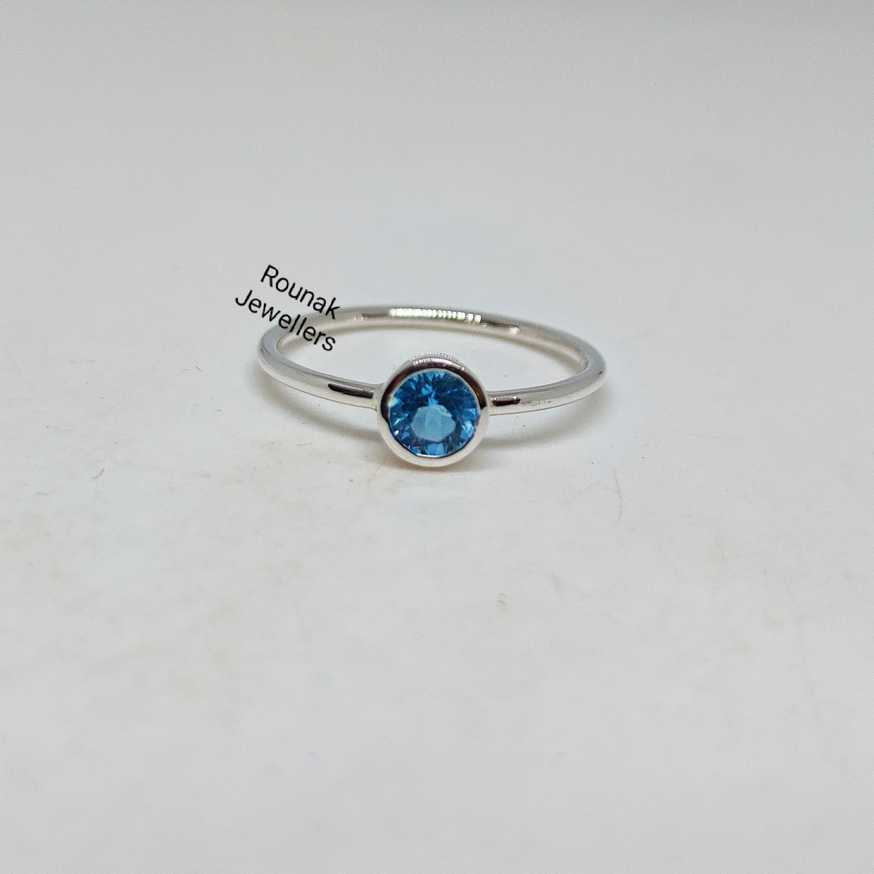 Runder Blautopas Ring, Stapelring, Natürlicher Edelstein Zusagen Sterling Silber Dezember Geburtsstein, Ring Für Frauen Geschenk von RounakJewellers