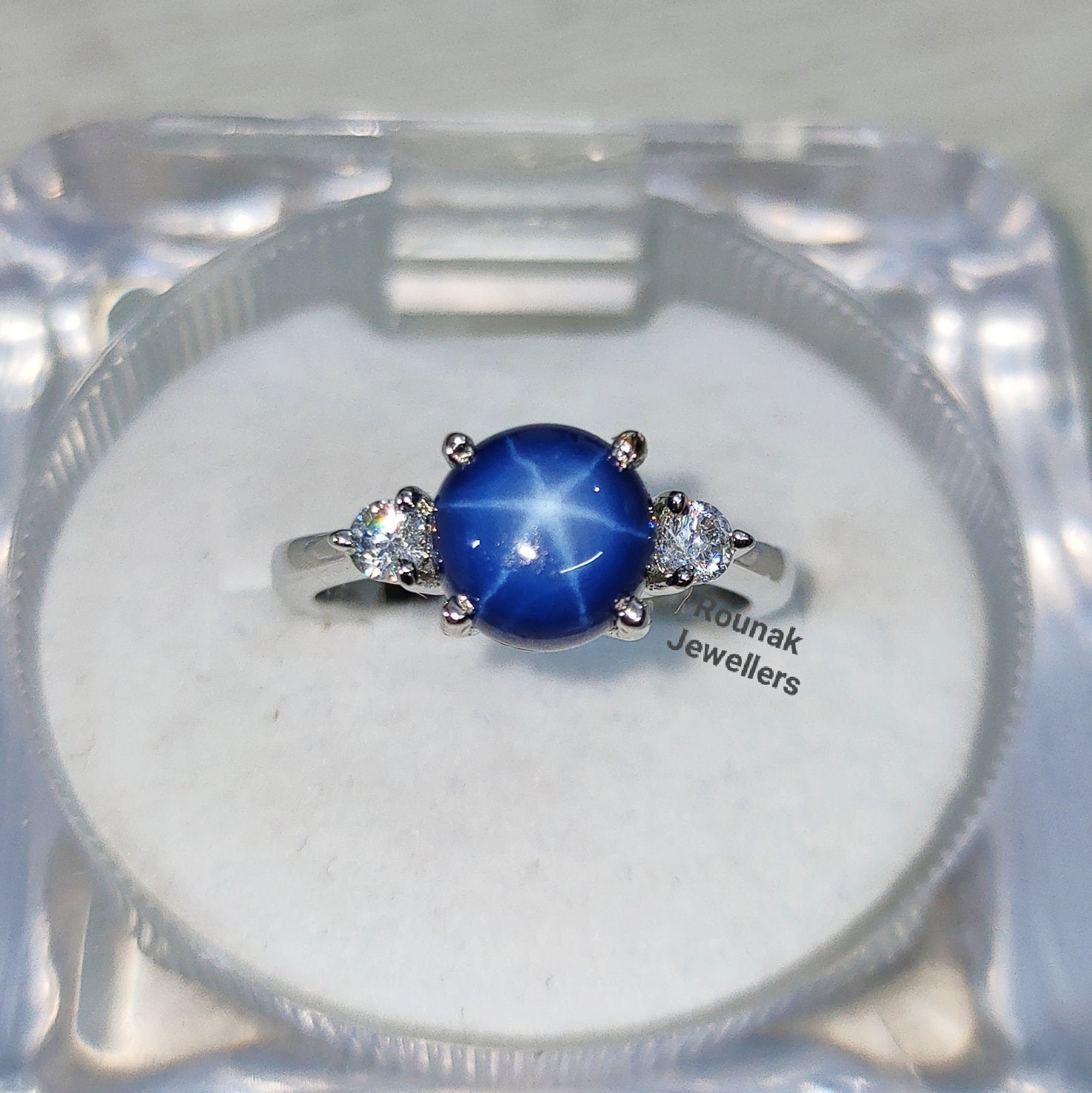 Runder Stern Blauer Saphir Ring, Verlobungsring, 925Sterling Silber Lindy Stapelbarer Frauen Geschenke von RounakJewellers