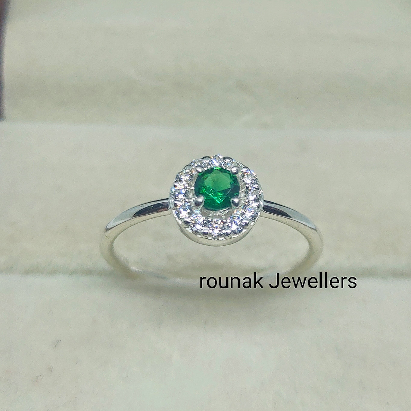 Smaragd Silber Ring, Handgemachter Geschenkring, 925 Sterling Zirkonia Geburtsstein Stapelring, Frauen Ring Für Geschenk von RounakJewellers