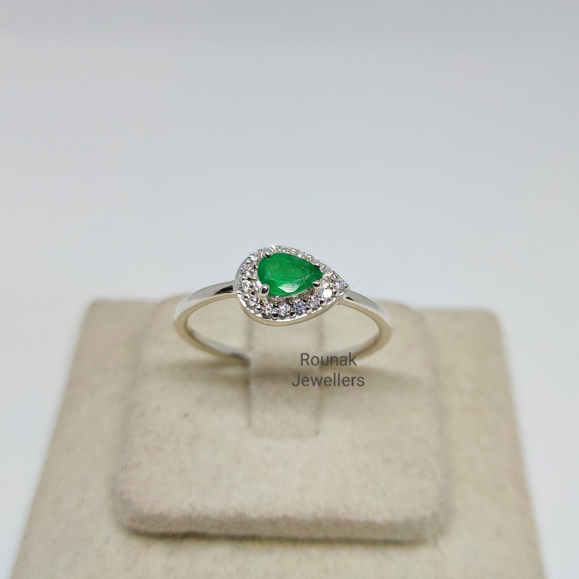 Smaragd Silber Ring, Handgemachter Ring Für Mädchen, Zirkon 925 Sterling Mai Geburtsstein Stapelring, Frauen Geschenk von RounakJewellers