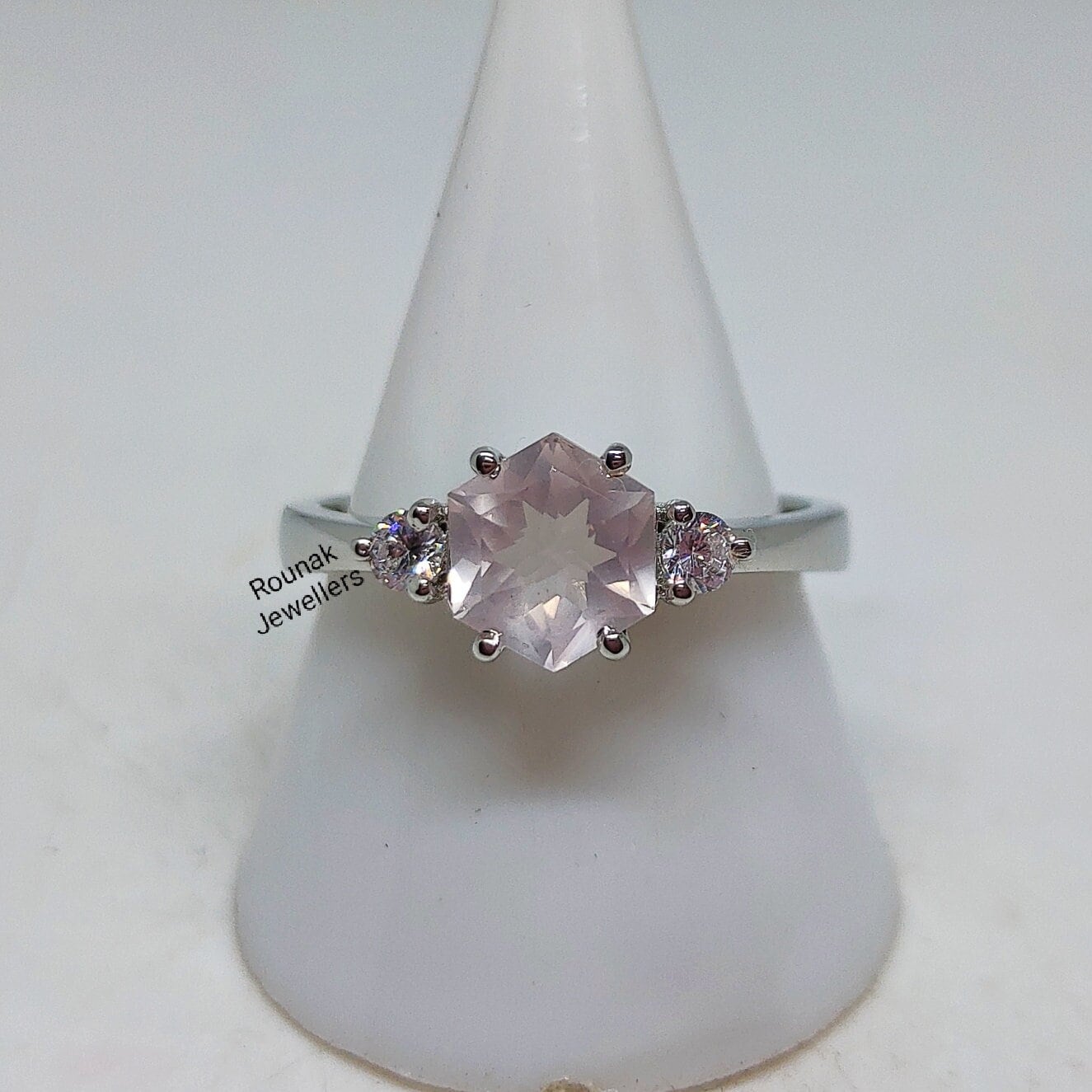 Vintage Rosenquarz Ring, Minimalist 925 Sterling Silber, Natürlicher Solitär Hexagon Geschliffen Geschenk Für Sie Vintage Rosenquarz Ring, Minimalist 925 Sterling Silber, Natürlicher Solitär Hexagon Geschliffen Geschenk Für Sie von RounakJewellers