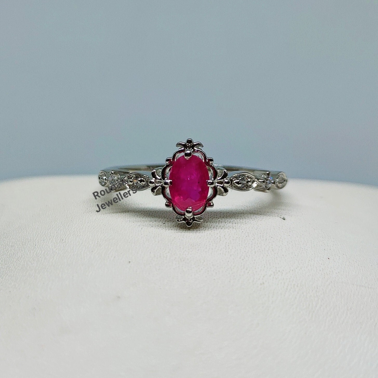Vintage Rubin Ring, Minimalist Verlobungsring, 925 Silber Versprechen Echter Stapelbarer Jubiläum Geschenk von RounakJewellers