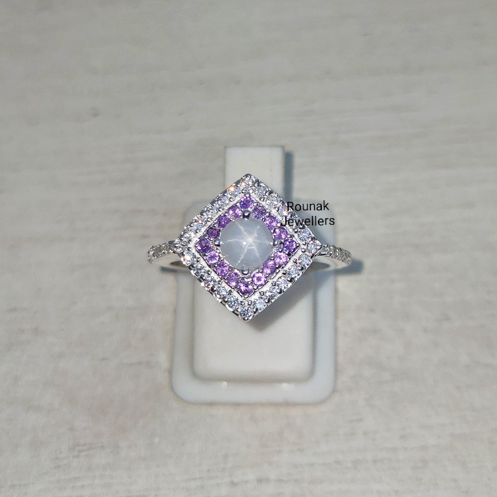 Weißer Stern Saphir Ring, Verlobungsring, Cz Amethyst Vintage Ehering, Art Deco Stapelring, Antrag Halo Ring von RounakJewellers