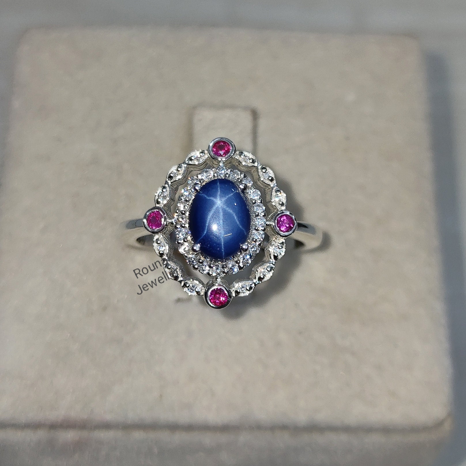 Zierliche Trauringe, Blauer Saphir Ringe, Vintage Rubin Ring, Statement 925 Sterling Silber, Handgemachter Ehering, Weihnachtsgeschenk von RounakJewellers