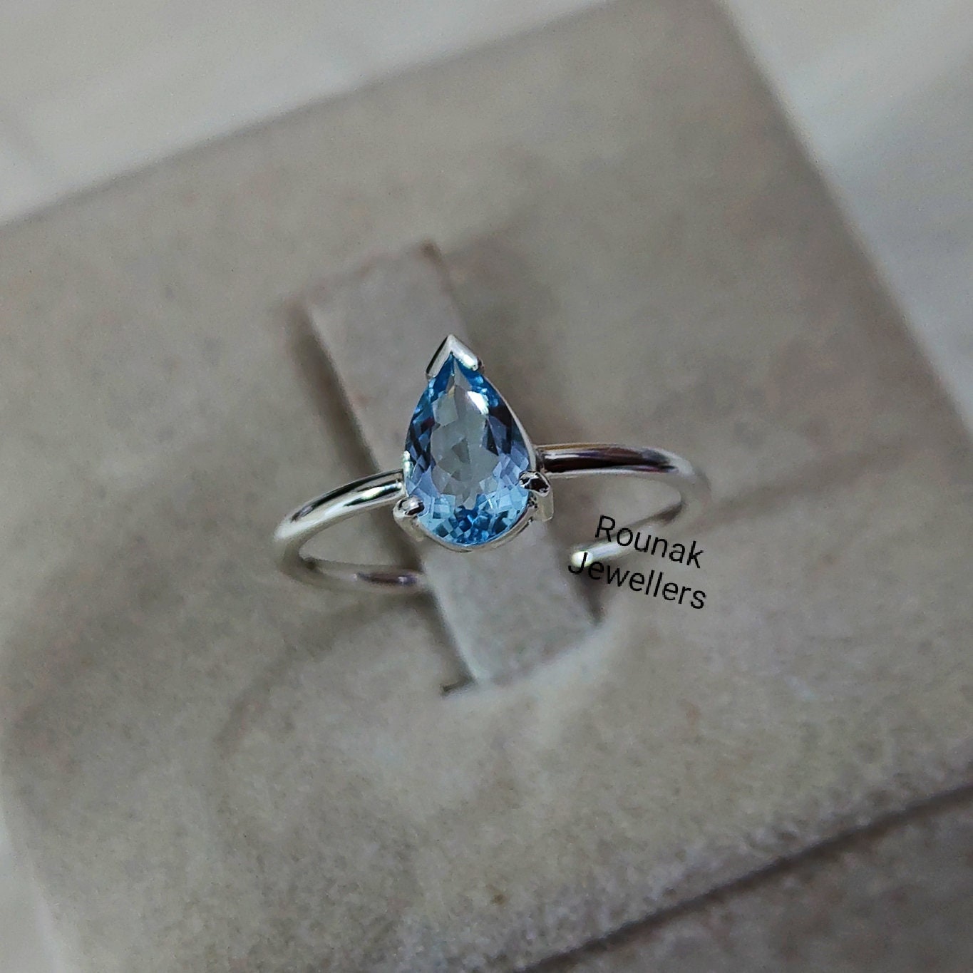 Zierlicher Aquamarin Ring, Natürlicher Stapelring, 925 Sterling Silber, März Geburtsstein Versprechen Geschenk Ring Für Sie von RounakJewellers