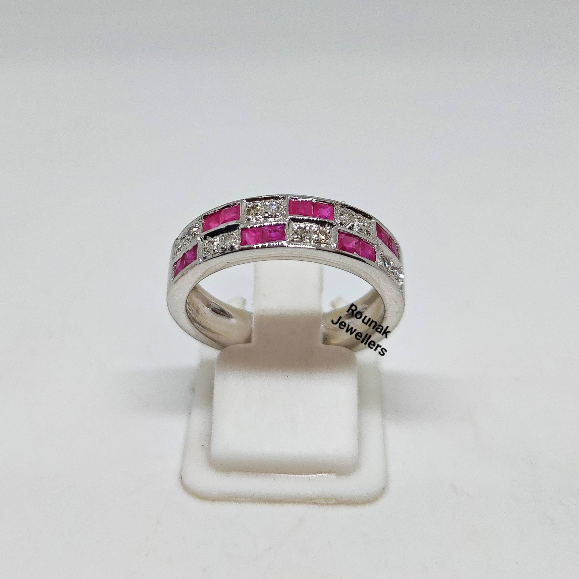 Zierlicher Rubin Und Diamant Band Ring, Stapelbarer 925 Silber 6 Mm Edelstein Band, Duell Stein Ehering, Geschenk Für Sie von RounakJewellers