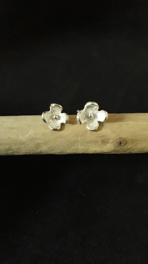 Blumenförmige Silberohrringe von RovacchiGioielli