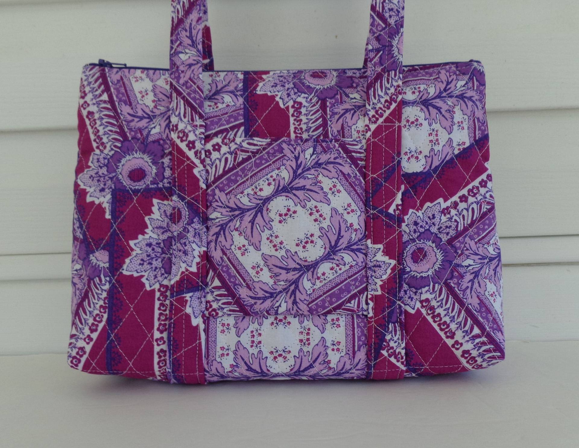 Shades Of Purple Patch Print Quilted Geldbörse Gesteppte Handtasche von RoxannasBags