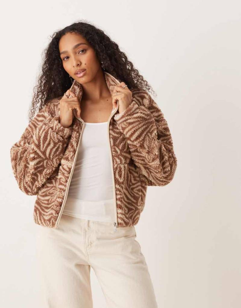 Roxy - Blurry Cloud - Relaxed-Fit-Jacke aus Fleece in Pergamentbraun mit floralem Animal-Print und durchgehendem Reißverschluss-Neutral von Roxy