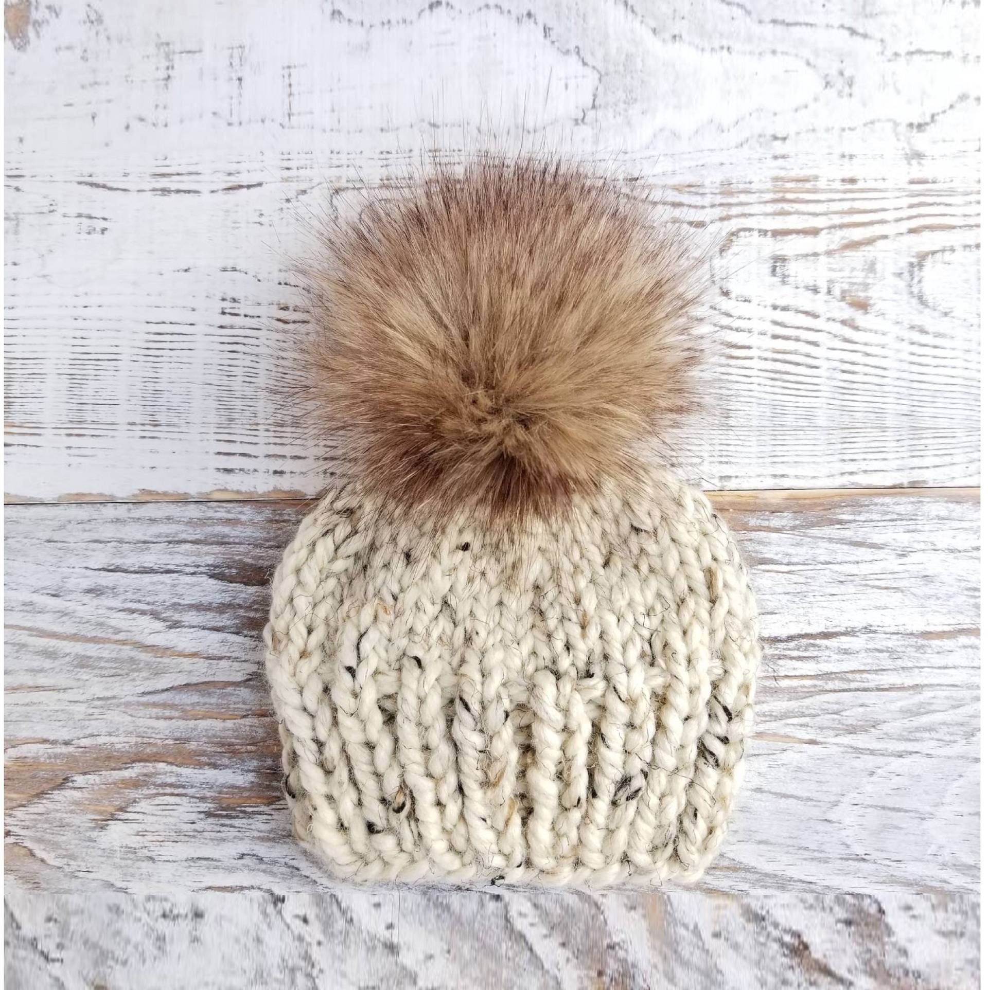 Grobstrick Strickmütze Für Neugeborene Alpaka Wolle Bommel Wintermütze von RoyalCrownHandmade
