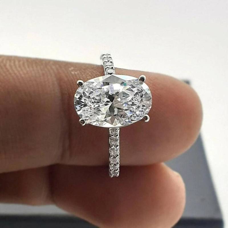 Oval Cut Moissanit Verlobungsring, Zierliche Pave Set Ehering, Halbeternity Ring, Solitaire Diamant Jubiläumsgeschenk Für Frauen von RoyalJewelArtStudio