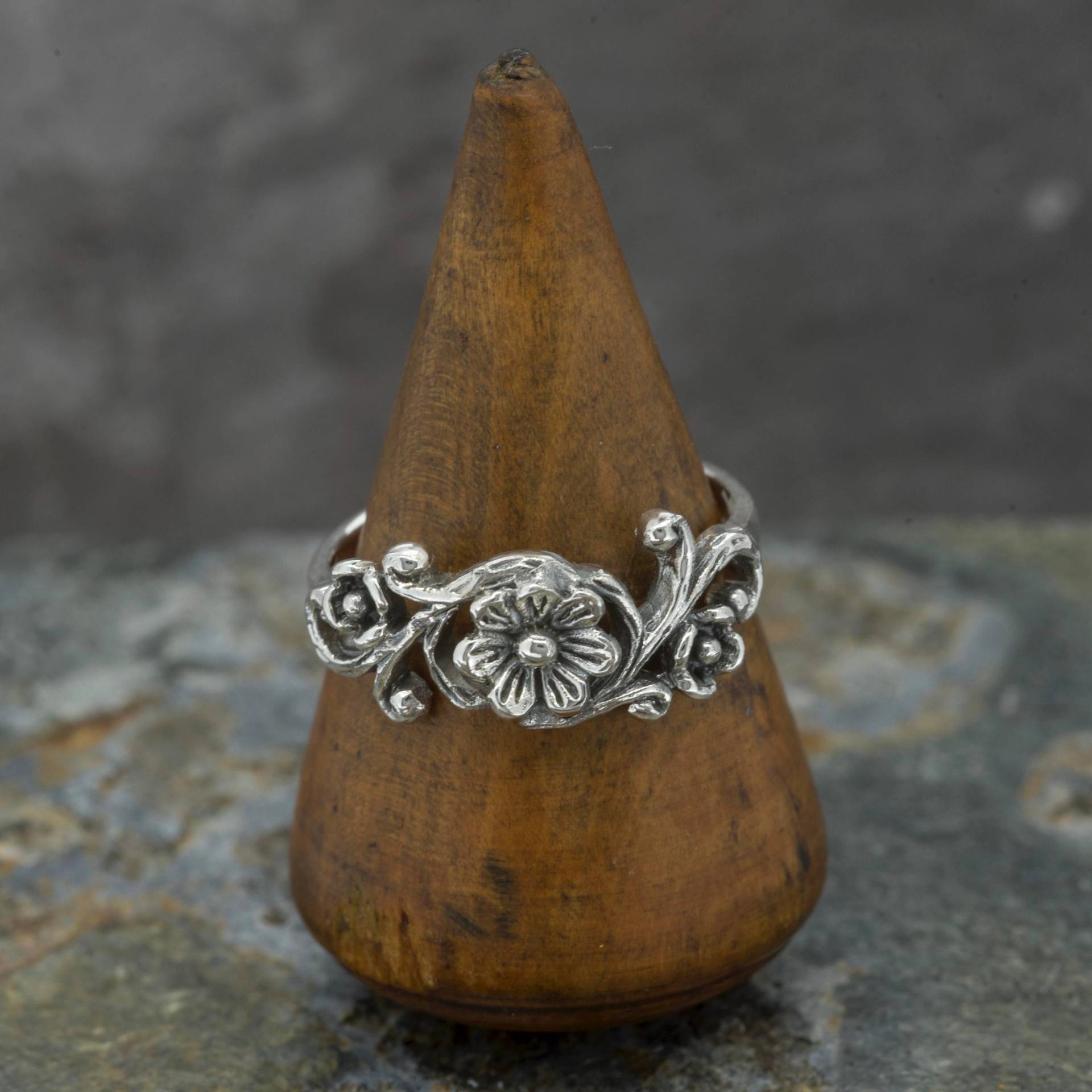 Blume Am Weinstock Silber Ring|Natur Ring|Oxidierter Ring|Unikat von RoyalMileSilver