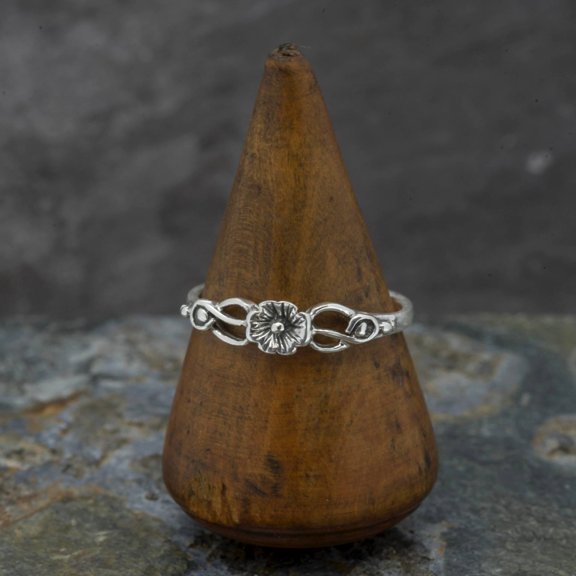 Blumen Twist Ring|Einfacher Bandring|Silber Stacker von RoyalMileSilver