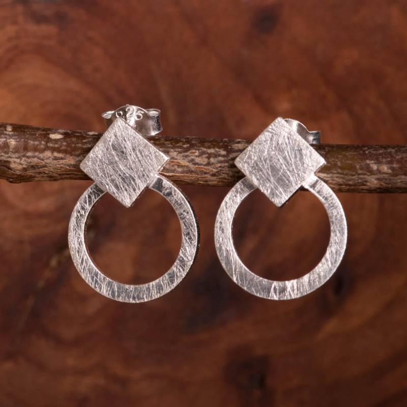 Diamant Und Kreis Ohrringe Aus Gebürstetem Silber Diamant Und Kreis Ohrringe Aus Gebürstetem Silber von RoyalMileSilver