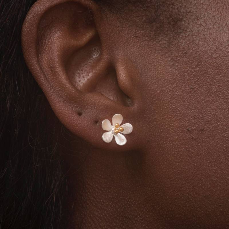 Kleine Blümchen Ohrstecker Aus Sterling Silber Und 750 Gold von RoyalMileSilver