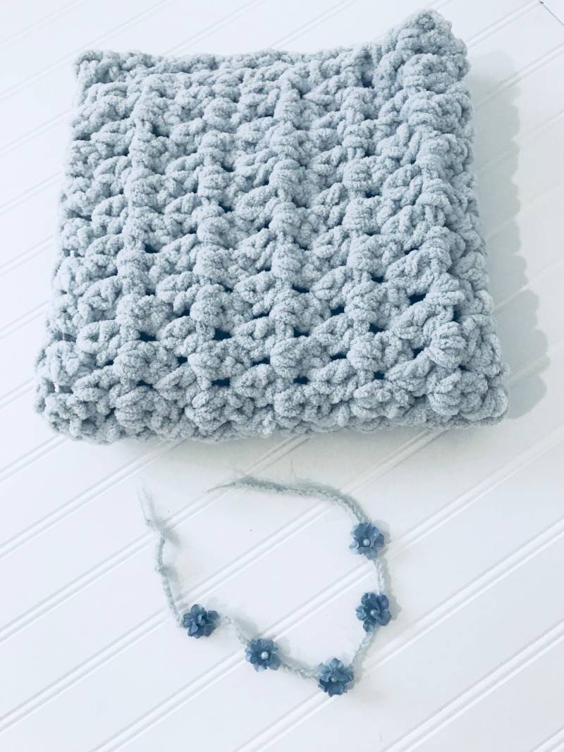 Hellblau Gestrickte Decke, Foto-Prop-Decke, Blumenmädchen Stirnband, Neugeborenen Fotografie, Neugeborenes Baby von RoyalPie