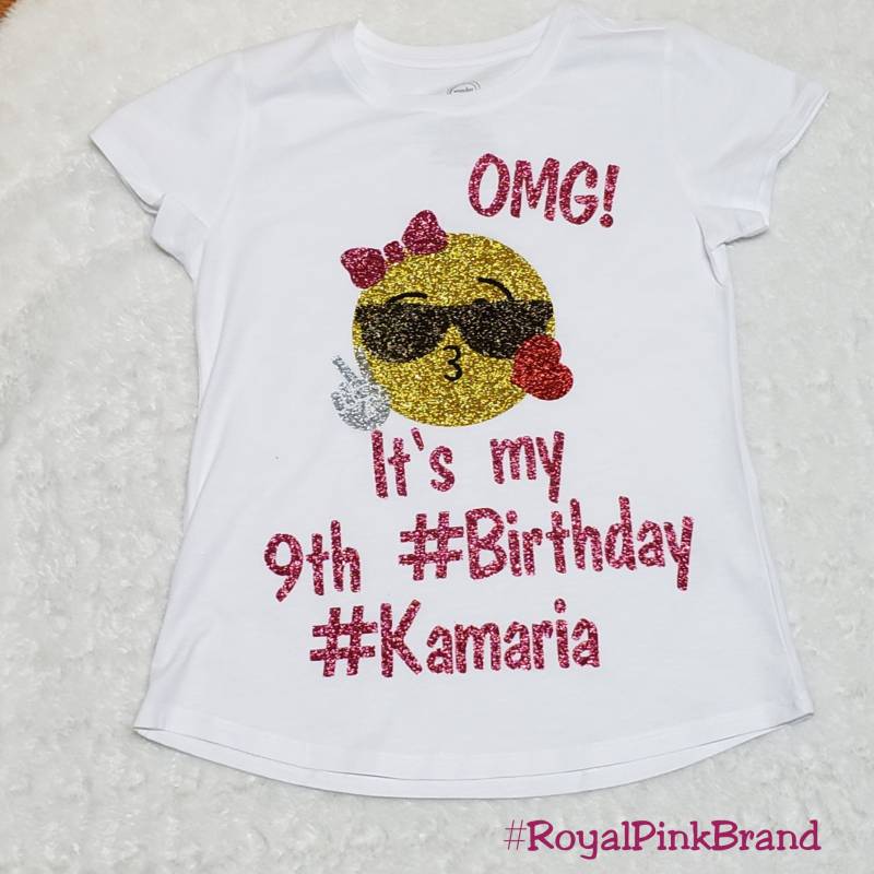 Personalisiertes Glitter Emoji Geburtstags-Shirt Mädchen-Party-T-Shirt Personalisiertes Glitter Emoji Geburtstags-Shirt Mädchen-Party-T-Shirt von RoyalPinkBrand