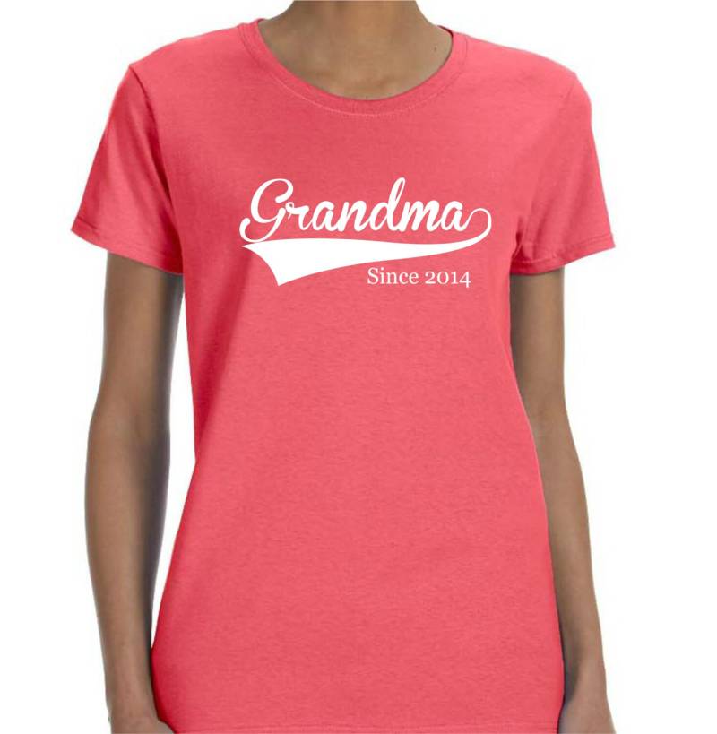 Neue Oma Geschenk, Schwangerschaft Ankündigung Für Oma, Tshirt, Benutzerdefinierte Jahr Shirt Großeltern Geschenk Tshirt Idee | T 053 von RoyalTees17