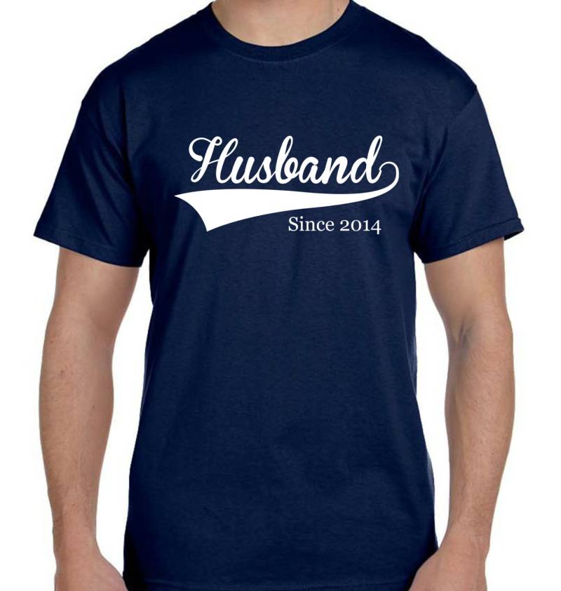 Weihnachtsgeschenk Für Mann Shirt Idee, Benutzerdefinierte Jahr Neue Geschenk Männer, Personalisierte Herren Shirt, Ihn, Geschenkidee T 056 von RoyalTees17