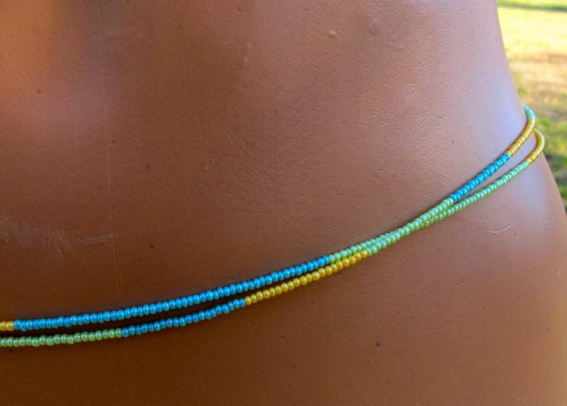 Aschera - Simple & Chic Taille Bead Set "She, Die Spaziergänge Am Meer" Blau Gelb Und Grün Double Strang Waistbeads Aschera - Simple & Chic Taille Bead Set "She, Die Spaziergänge Am Meer" Blau Gelb Und Grün Double Strang Waistbeads von RoyalWaistbeads