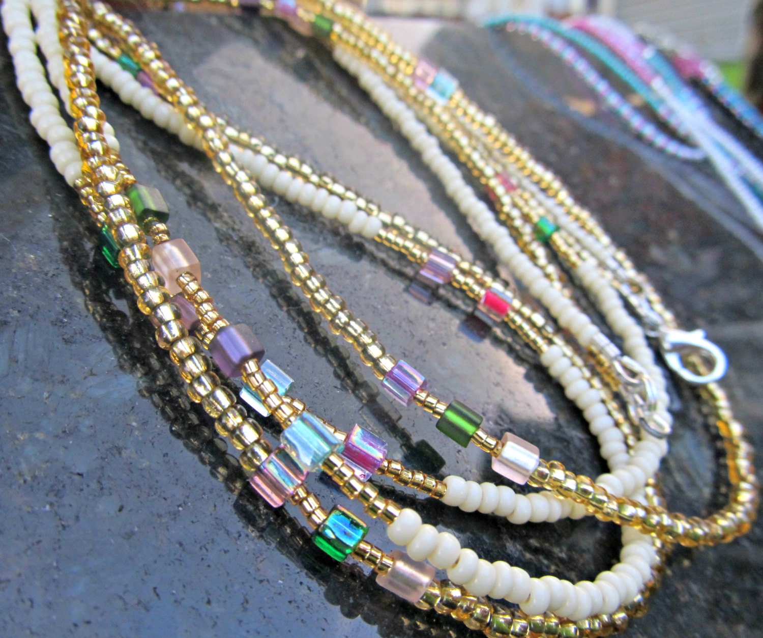 Glitzerland Waistbeads - Handgemachtes Gold, Elfenbein Und Mehrfarbiges Doppelstrang Set Oder Halskette Glitzerland Waistbeads - Handgemachtes Gold, Elfenbein Und Mehrfarbiges Doppelstrang Set Oder Halskette von RoyalWaistbeads