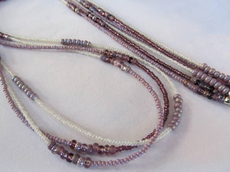 Passen Samt Voyage - Amethyst Purple Und White Pearl 3-Strang-Waistbeads Mit Sterling Silber Verschluss Custom Passen Samt Voyage - Amethyst Purple Und White Pearl 3-Strang-Waistbeads Mit Sterling Silber Verschluss Custom von RoyalWaistbeads
