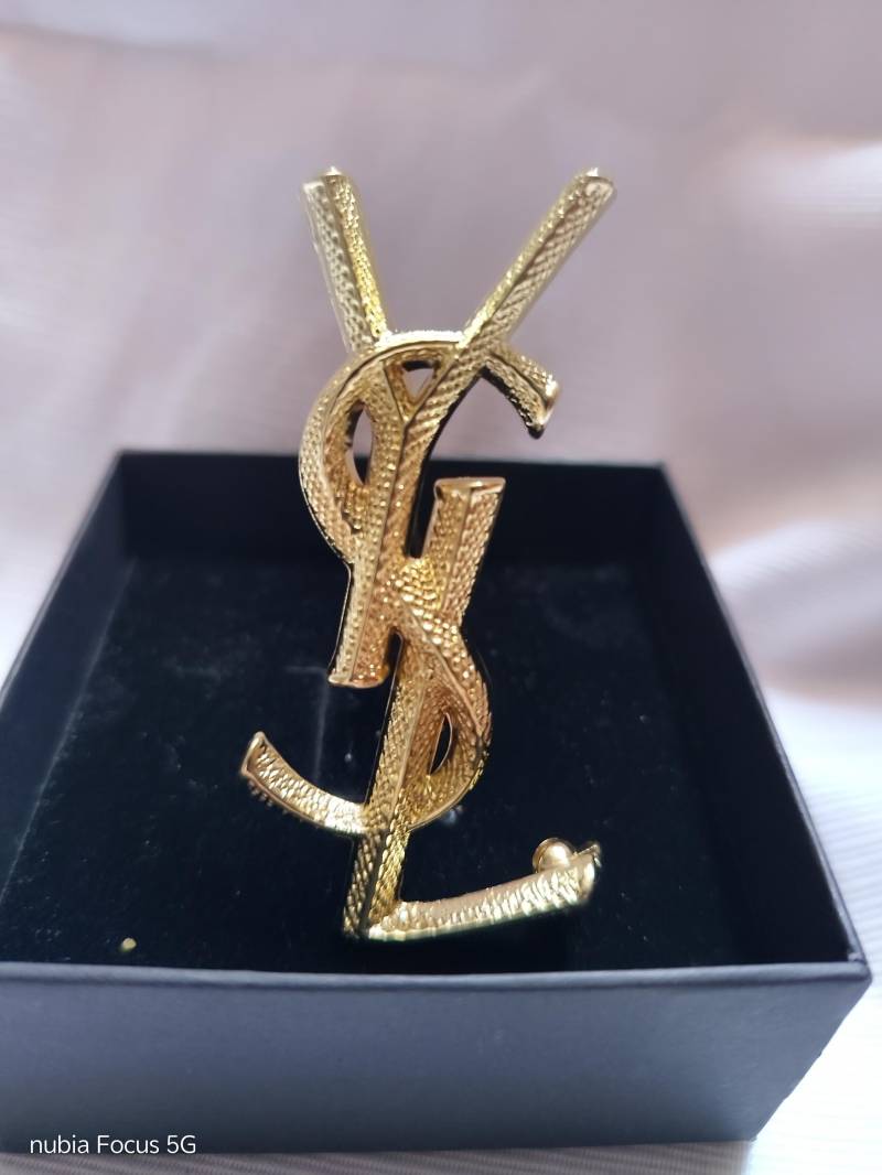 Yves Sent Laurent Vintage Brosche Für Frauen Und Herren von Royelcollection