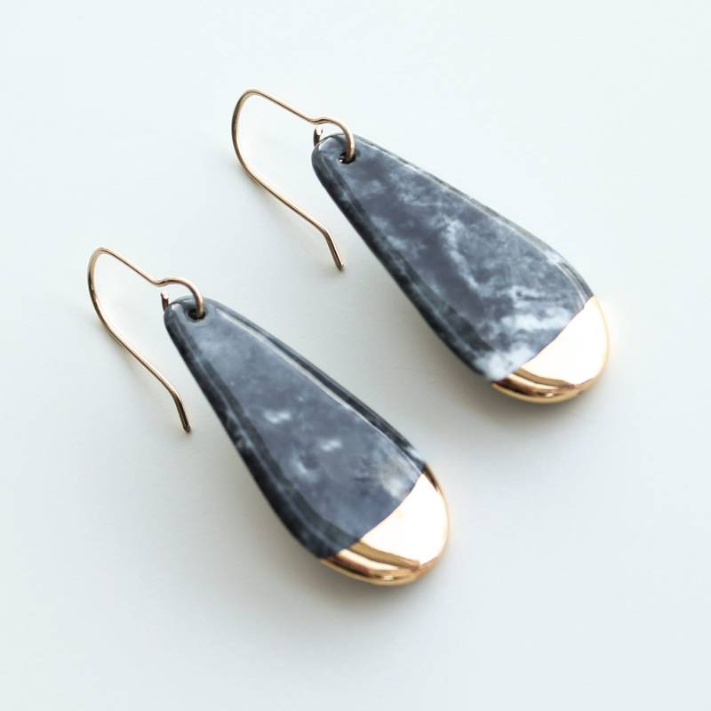 Handgemachte Graue Marmor Porzellan Tropfen 24K Gold Ohrringe, Eleganter Nachhaltiger Hypoallergener Wasserdichter Schmuck, Nobles Einzigartiges von RozenthalJewelry