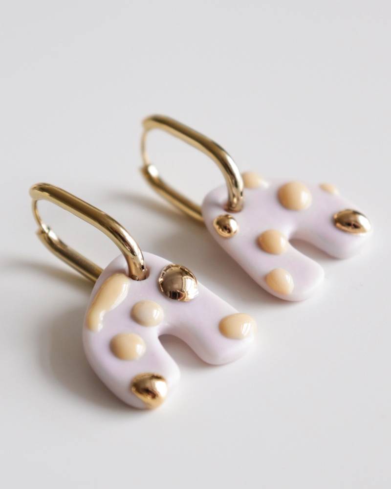 Pastel Purple Keramik Mod Ohrringe 14K Vergoldet, Hypoallergen von RozenthalJewelry