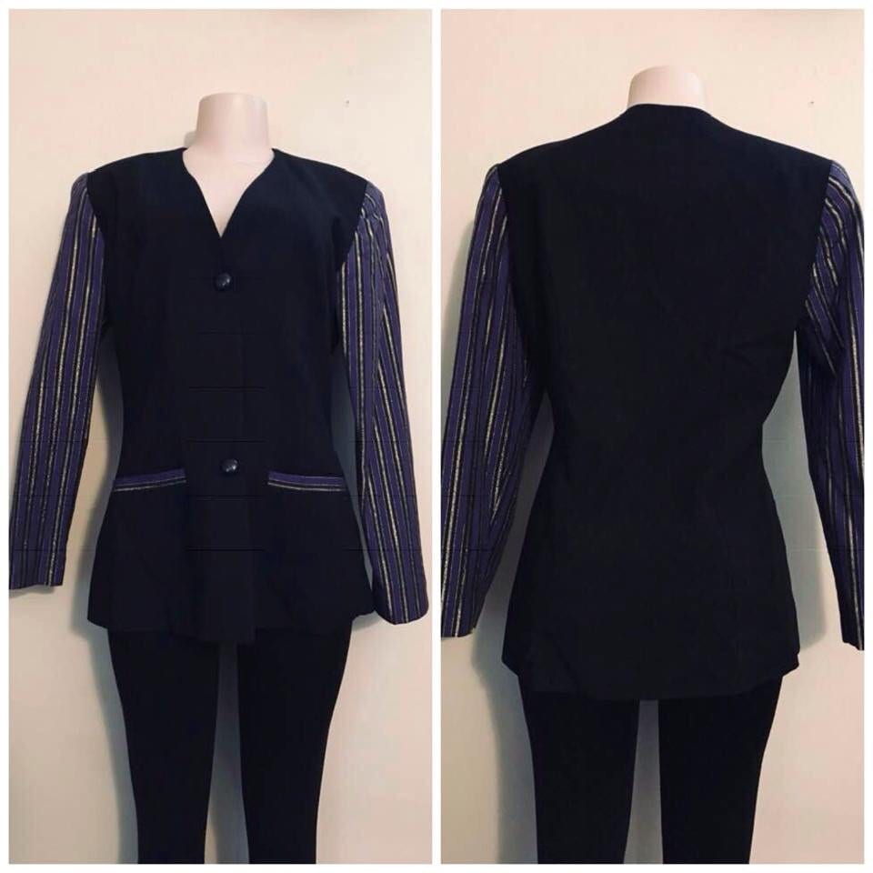 Blazer Schwarz Mit Lila Und Gold Streifen Ärmel Blazer Schwarz Mit Lila Und Gold Streifen Ärmel von RozzCloset
