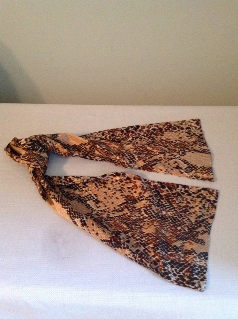 Braune Schal Schlange Druck Ära Der 1990Er Jahre Braune Schal Schlange Druck Ära Der 1990Er Jahre von RozzCloset