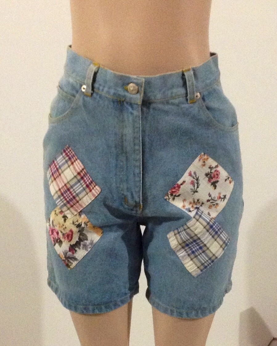 Caroline Blues Von Colours Denim Short With Pacth A Work Front Caroline Blues Von Colours Denim Short With Pacth A Work Front von RozzCloset