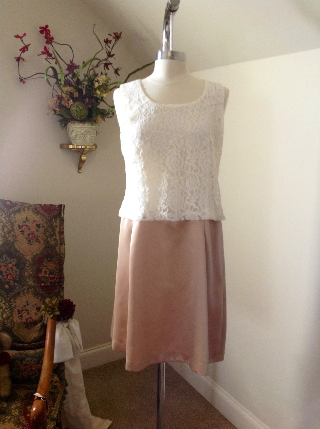 Creme Spitzen Top Mit Gold Unten Kleid Creme Spitzen Top Mit Gold Unten Kleid von RozzCloset