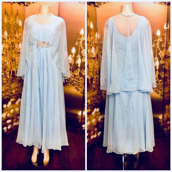 Echte Vintage Baby/Himmel Blau Kleid Chiffon Schmetterling Ärmel Echte Vintage Baby/Himmel Blau Kleid Chiffon Schmetterling Ärmel von RozzCloset