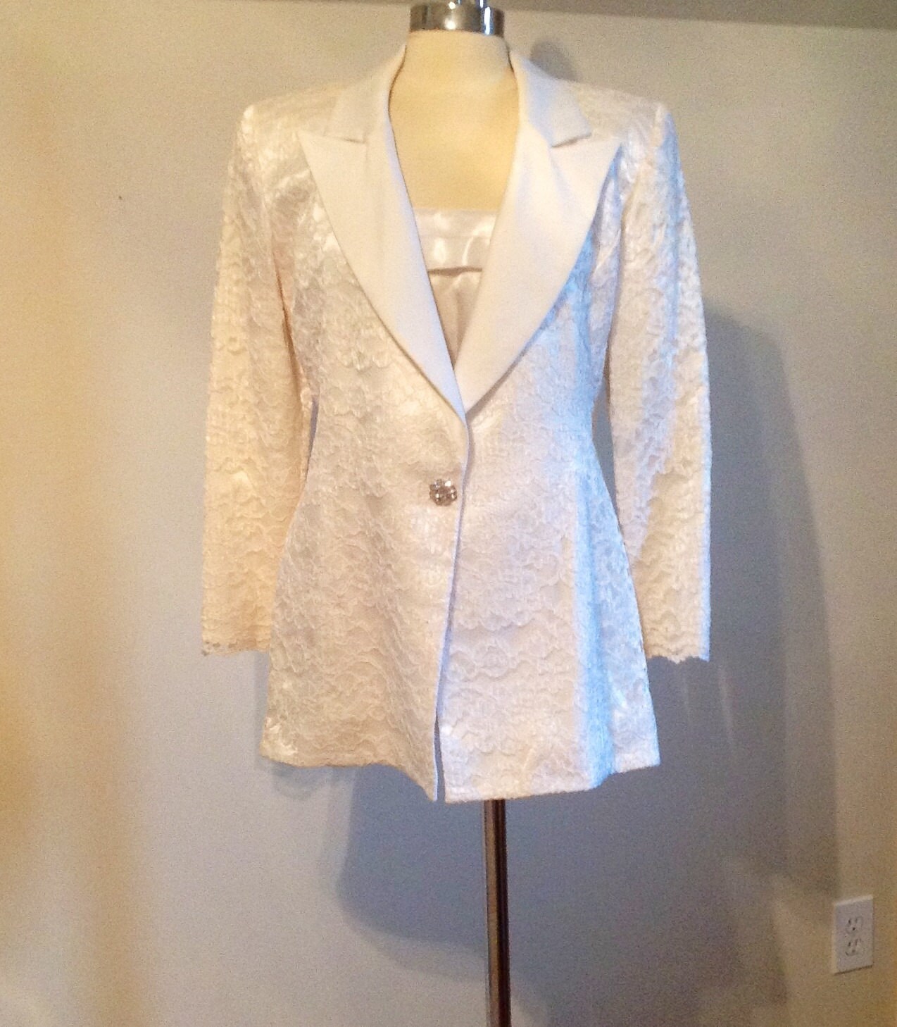 Elissa Lace Dress Up Blazer Elissa Lace Dress Up Blazer von RozzCloset