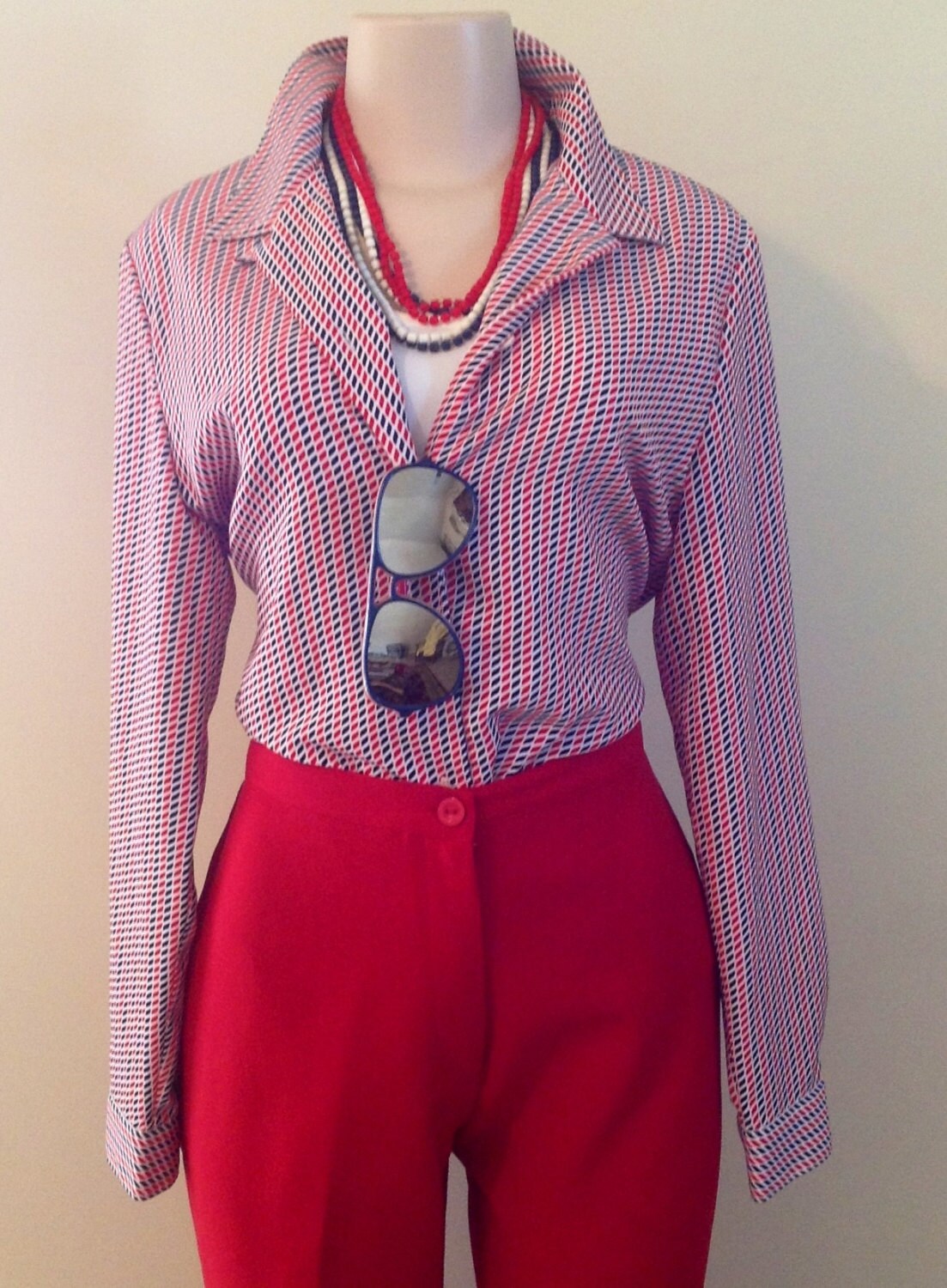 Leslie Fay Haberdashery Rot Weiß Und Blaue Bluse Leslie Fay Haberdashery Rot Weiß Und Blaue Bluse von RozzCloset