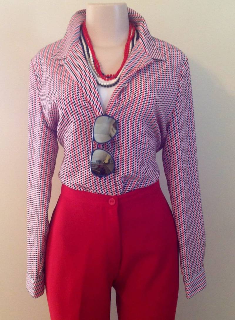 Leslie Fay Haberdashery Rot Weiß Und Blaue Bluse Leslie Fay Haberdashery Rot Weiß Und Blaue Bluse von RozzCloset