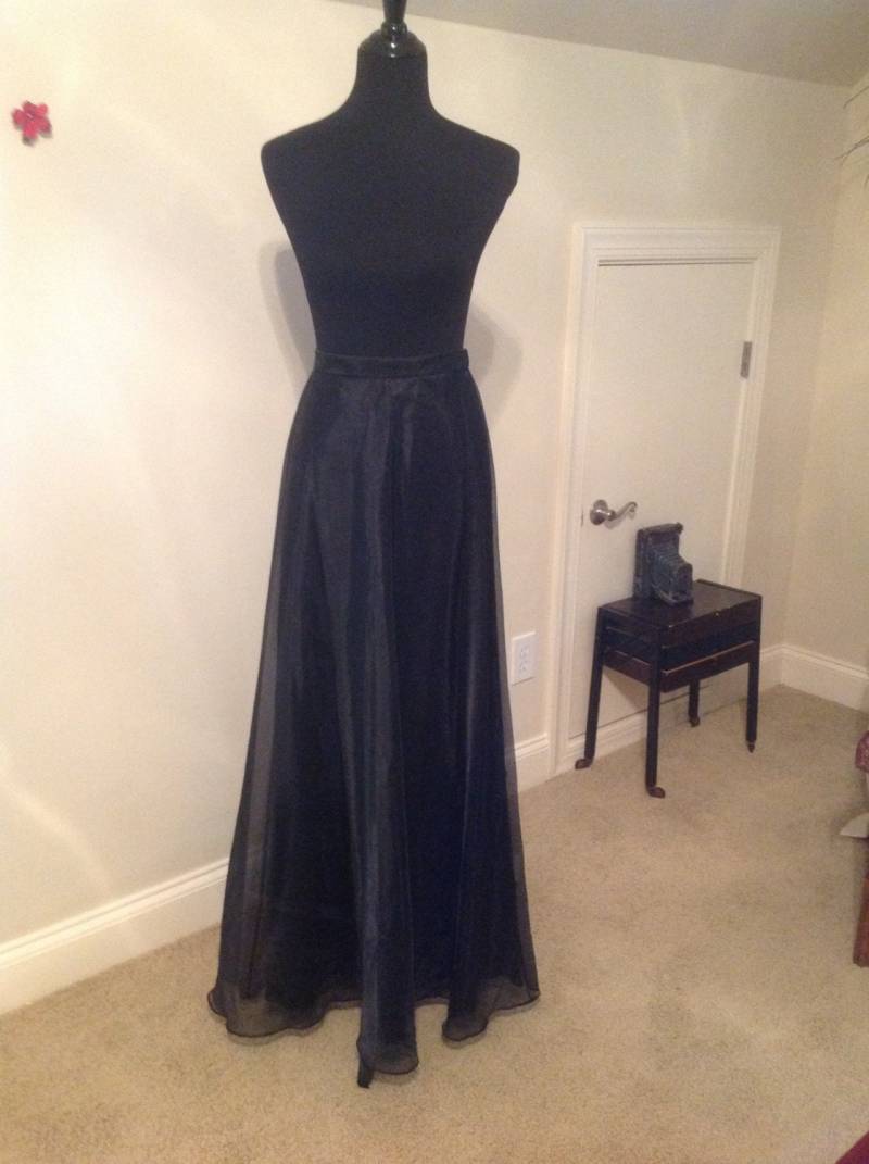 Michaelingelo Langer Schwarzer Rock Michaelingelo Langer Schwarzer Rock von RozzCloset