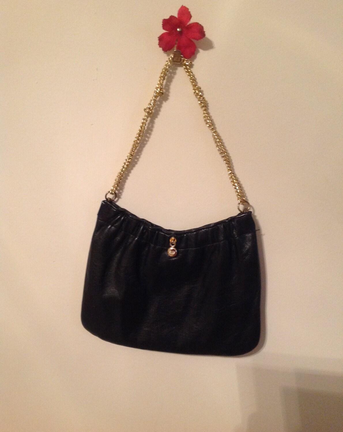 Schwarze Sportliche Leder Handtasche Schwarze Sportliche Leder Handtasche von RozzCloset