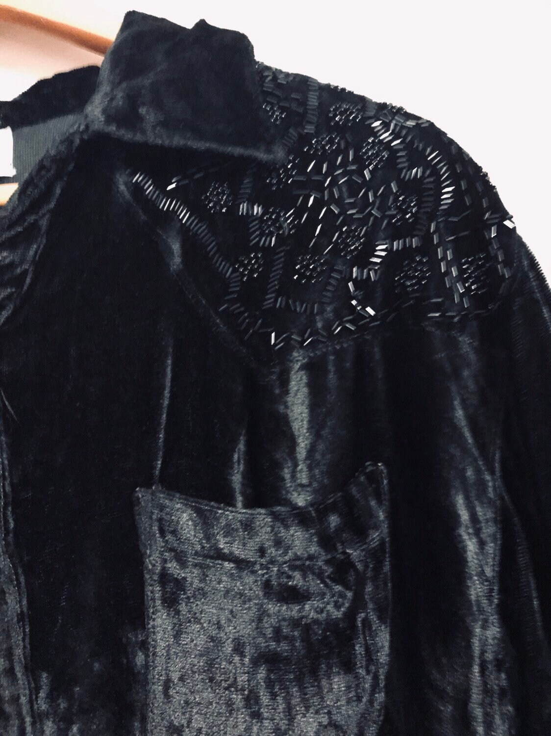 Schwarzer Samt Offen - Größe Bluse/Top Mit Perlen Schultern Schwarzer Samt Offen - Größe Bluse/Top Mit Perlen Schultern von RozzCloset