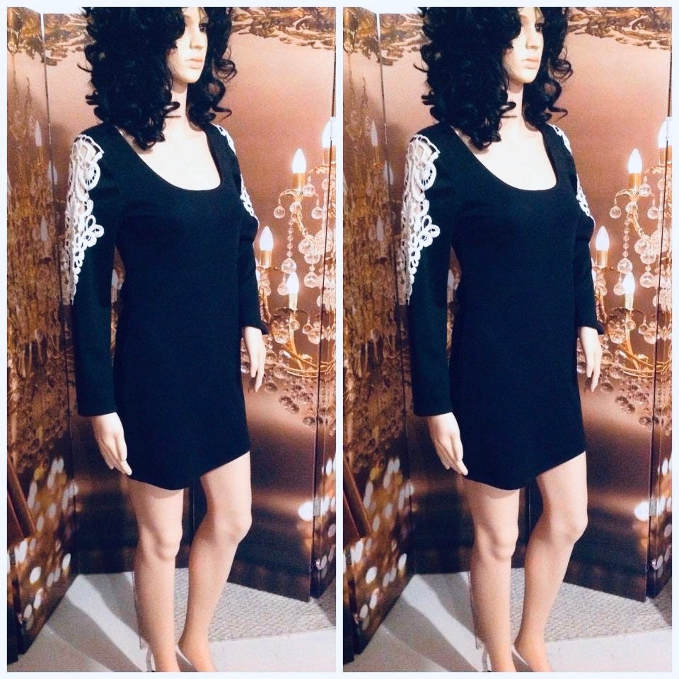 Schwarzes Kleid Mit Spitze An Armen Schwarzes Kleid Mit Spitze An Armen von RozzCloset