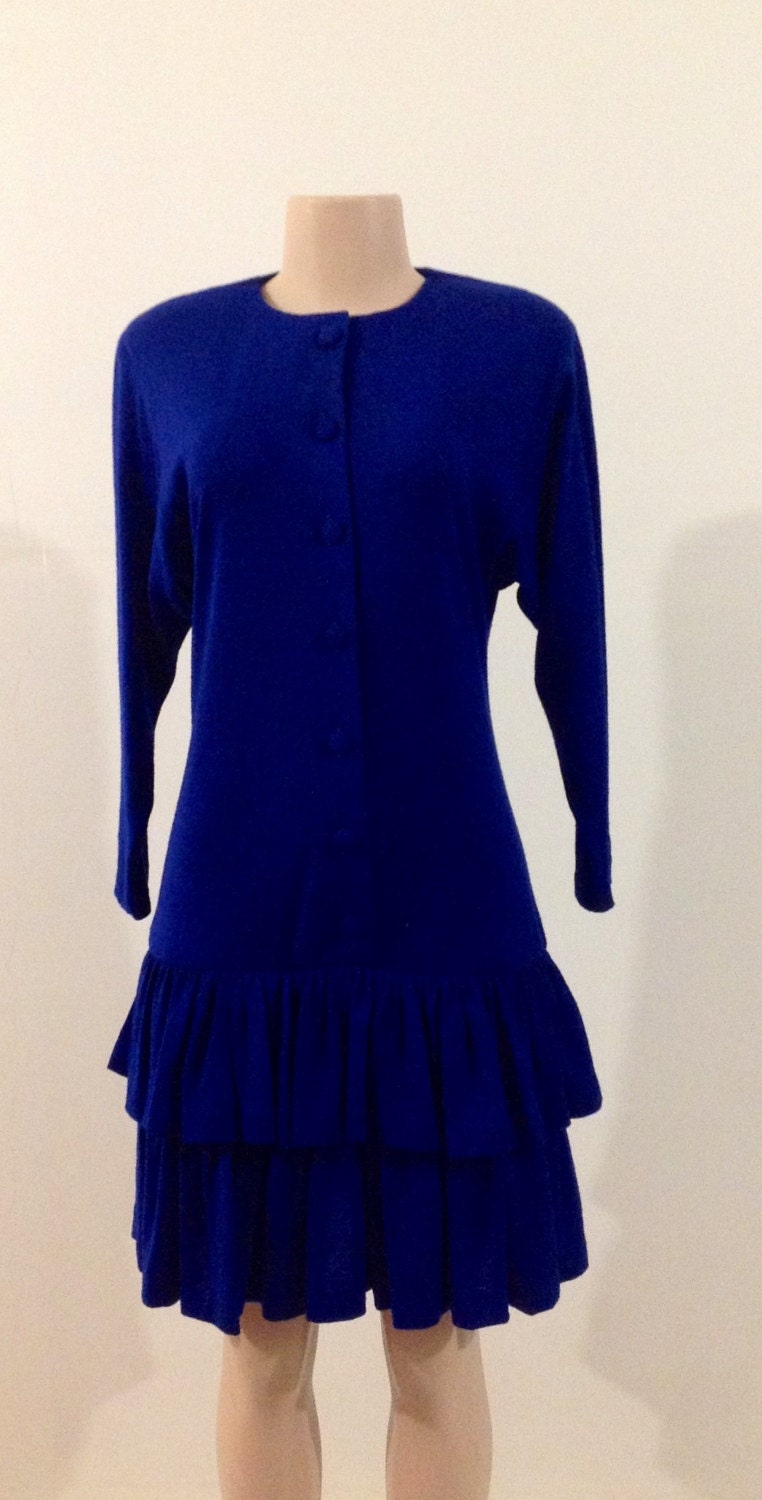 Süßes Vintages Kleid in Königsblau Mit Rüschen Am Unteren Rand Süßes Vintages Kleid in Königsblau Mit Rüschen Am Unteren Rand von RozzCloset
