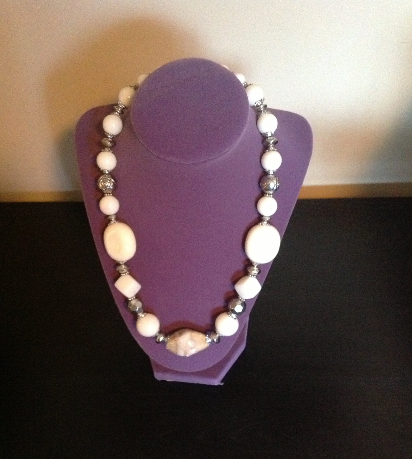 Vintage Glasperlen Mit Creme Und Splitter Perlen Vintage Glasperlen Mit Creme Und Splitter Perlen von RozzCloset