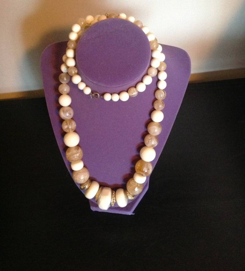 Vintage Halskette Glas Marmor Perlen Mit Gold Ton Hardware Vintage Halskette Glas Marmor Perlen Mit Gold Ton Hardware von RozzCloset