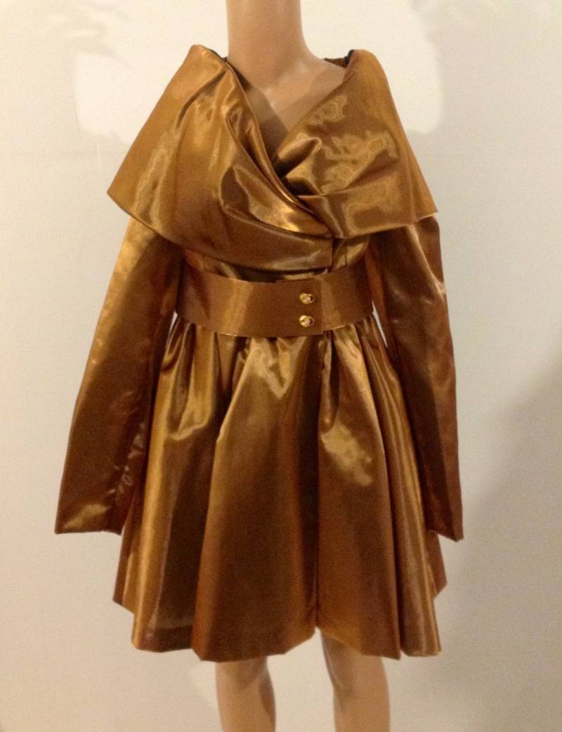 Wunderschönes Damen Goldkleid Mit Diamantgürtel von RozzCloset