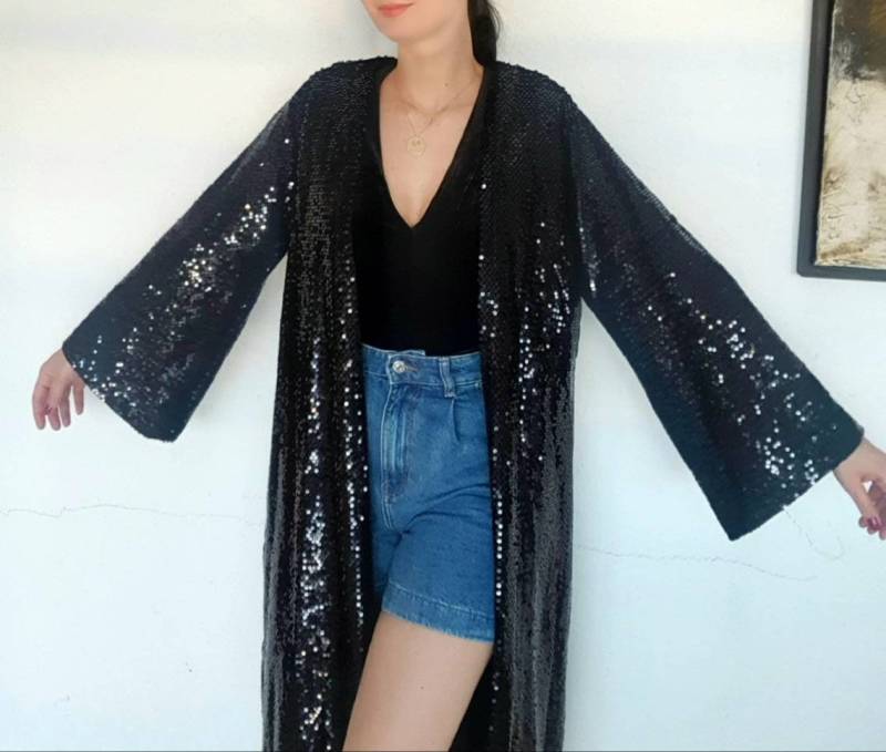 Customized Black Long Sequins Kimono, Purple Velvet Shrug, Holographic Pink Duster, Long Cape Evening Cover Up, Orange Sequin Duster Customized Black Long Sequins Kimono, Purple Velvet Shrug, Holographic Pink Duster, Long Cape Evening Cover Up, Orange Sequin Duster von RubyLines