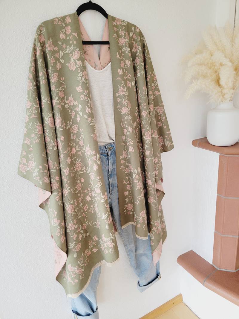 Green & Pink Reversible Warm Cardigan With Floral Print, Thick Cardigan, Spring Flowers, Boho Grey Green & Pink Reversible Warm Cardigan With Floral Print, Thick Cardigan, Spring Flowers, Boho Grey von RubyLines